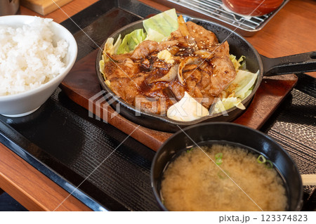 日本のとても美味しい肉料理 日本のとても美味しい肉料理 123374823