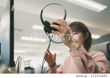 EC通販のコールセンター EC通販のコールセンター 123374843