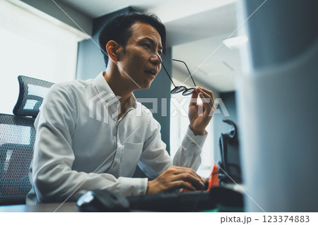 オフィスワーク 123374883