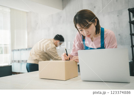 通販事業 123374886