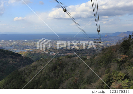 雲辺寺ロープウェイ、讃岐(三豊)平野、燧灘 雲辺寺ロープウェイ、讃岐(三豊)平野、燧灘 123376332