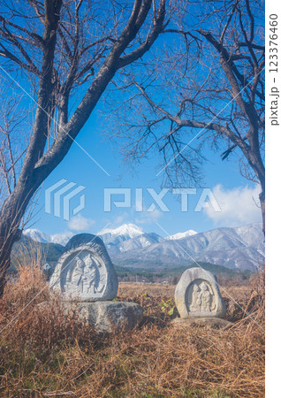 冬の常念道祖神【安曇野市堀金】 123376460