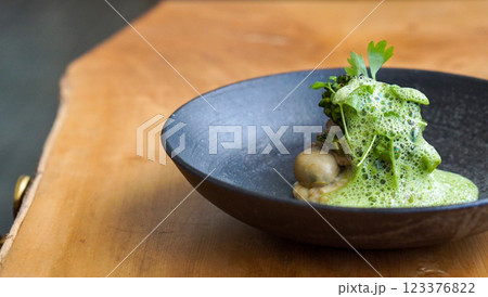 牡蠣と菜の花の料理 123376822