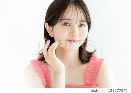 若い女性の美容イメージ 123377072