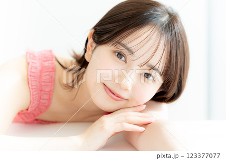 若い女性の美容イメージ 若い女性の美容イメージ 123377077