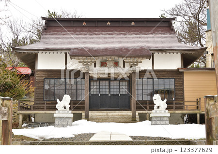 冬の北海道江差町で柏森神社境内の風景を撮影 冬の北海道江差町で柏森神社境内の風景を撮影 123377629