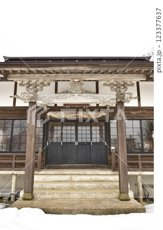 冬の北海道江差町で柏森神社境内の風景を撮影 冬の北海道江差町で柏森神社境内の風景を撮影 123377637