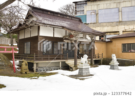 冬の北海道江差町で柏森神社境内の風景を撮影 冬の北海道江差町で柏森神社境内の風景を撮影 123377642
