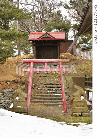 冬の北海道江差町で柏森神社境内の風景を撮影 冬の北海道江差町で柏森神社境内の風景を撮影 123377645