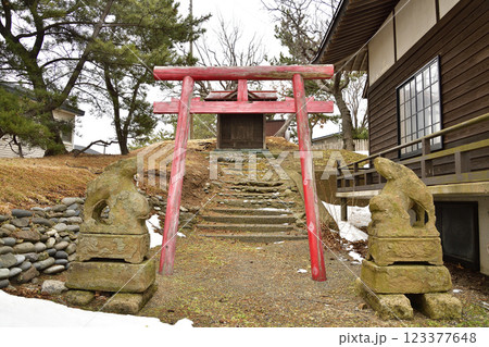 冬の北海道江差町で柏森神社境内の風景を撮影 冬の北海道江差町で柏森神社境内の風景を撮影 123377648