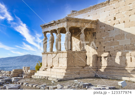 パルテノン神殿内のエレクティオン神殿の威容 パルテノン神殿内のエレクティオン神殿の威容 123377974