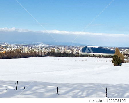 札幌ドームが見える風景 札幌ドームが見える風景 123378105