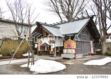 冬の北海道函館市で乃木神社境内の風景を撮影 冬の北海道函館市で乃木神社境内の風景を撮影 123379091