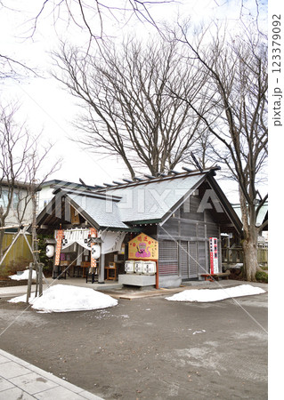 冬の北海道函館市で乃木神社境内の風景を撮影 冬の北海道函館市で乃木神社境内の風景を撮影 123379092