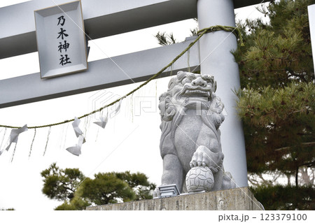 冬の北海道函館市で乃木神社境内の風景を撮影 冬の北海道函館市で乃木神社境内の風景を撮影 123379100