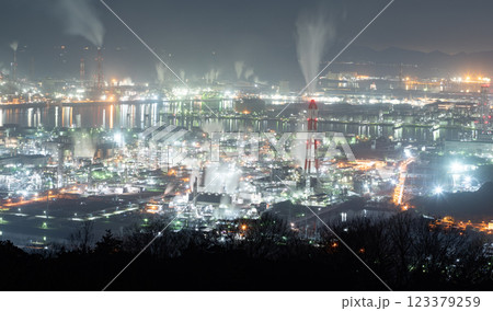 美しい工場夜景 岡山県 美しい工場夜景 岡山県 123379259