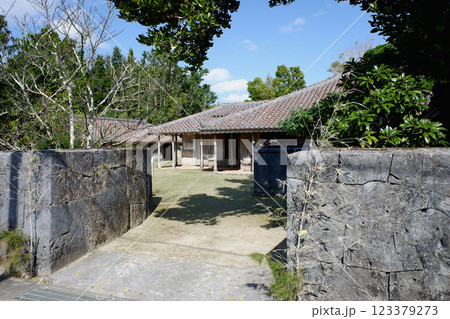 沖縄県　伊是名島　銘苅家住宅 123379273