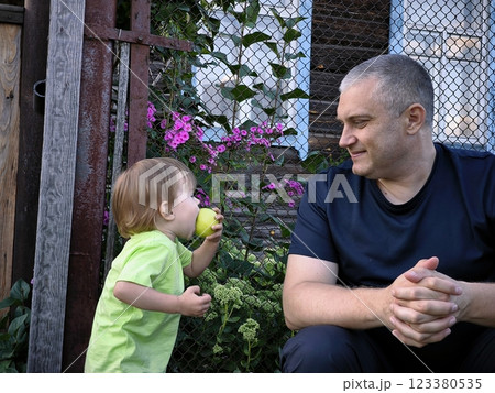 Father and son spend time together, the concept of a happy childhood. 123380535