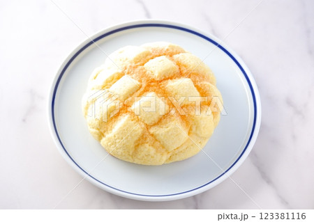 おいしそうなメロンパン 123381116