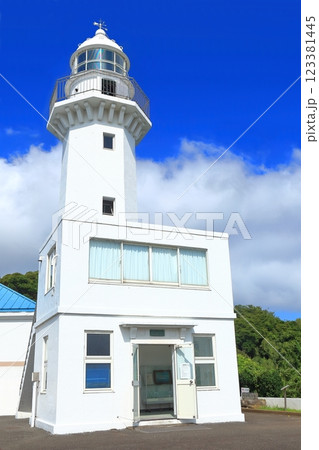 【神奈川県】晴天の観音崎灯台 【神奈川県】晴天の観音崎灯台 123381445