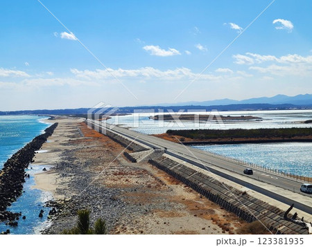 太平洋と松川浦の間を走る直線道路「大洲松川浦ライン」 太平洋と松川浦の間を走る直線道路「大洲松川浦ライン」 123381935