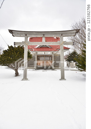 冬の北海道上ノ国町で新村稲荷神社境内の風景を撮影 冬の北海道上ノ国町で新村稲荷神社境内の風景を撮影 123382766