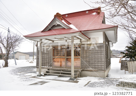 冬の北海道上ノ国町で新村稲荷神社境内の風景を撮影 冬の北海道上ノ国町で新村稲荷神社境内の風景を撮影 123382771