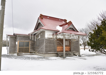 冬の北海道上ノ国町で新村稲荷神社境内の風景を撮影 冬の北海道上ノ国町で新村稲荷神社境内の風景を撮影 123382772