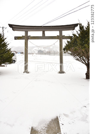 冬の北海道上ノ国町で新村稲荷神社境内の風景を撮影 冬の北海道上ノ国町で新村稲荷神社境内の風景を撮影 123382775