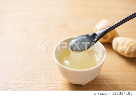 生姜入り葛湯 123384193