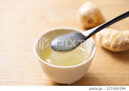 生姜入り葛湯 123384194