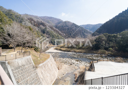 福知山線廃線敷の入口（JR武田尾駅付近） 123384327