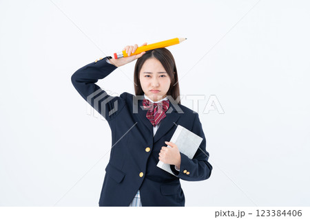 悩む女子高生 悩む女子高生 123384406