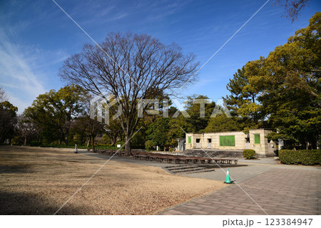 冬の名古屋・鶴舞公園 123384947