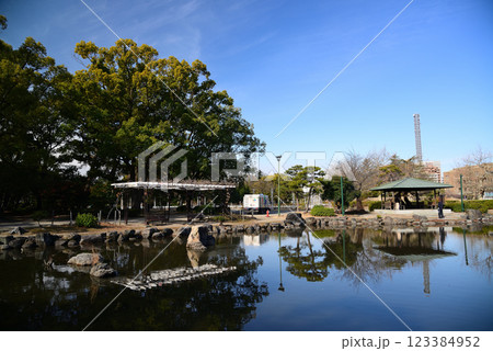 冬の名古屋・鶴舞公園 123384952