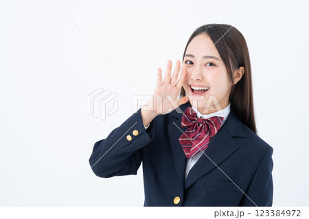 叫ぶ女子高生 123384972