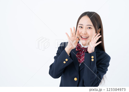 叫ぶ女子高生 123384973