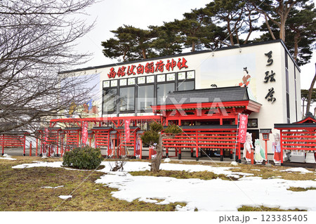 冬の北海道函館市で伏白稲荷神社境内の風景を撮影 冬の北海道函館市で伏白稲荷神社境内の風景を撮影 123385405