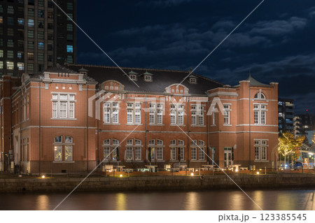 【北九州　門司港レトロの夜景】 123385545