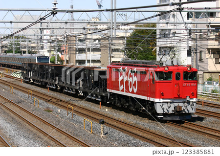 ホッパー車を牽引するEF65-1118が走る宇都宮線 ホッパー車を牽引するEF65-1118が走る宇都宮線 123385881