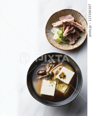 Japanese tofu and mushroom soup with broth 123386307