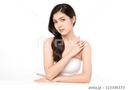 Beautiful young asian woman with clean fresh skin on white background, Face care, Facial treatment, Cosmetology, beauty and spa, Asian women portrait. 123386373