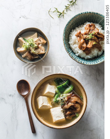 Japanese miso soup with tofu and mushrooms Japanese miso soup with tofu and mushrooms 123386405