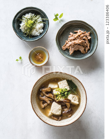 Miso soup with tofu, mushrooms, and rice 123386406