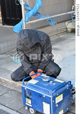 高圧洗浄機で外壁の洗浄 外壁塗装工事  高圧洗浄機で外壁の洗浄 外壁塗装工事  123387521