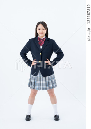 気合いの女子高生 123387819