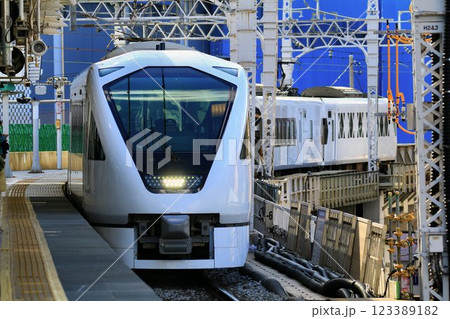 下り線の高架化を控えた『とうきょうスカイツリー駅』を行く… 東武特急【スペーシアX】N100系 下り線の高架化を控えた『とうきょうスカイツリー駅』を行く… 東武特急【スペーシアX】N100系 123389182