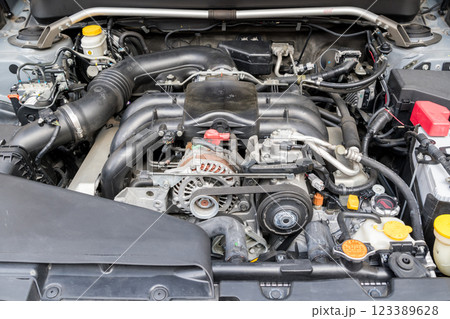 【エンジン】水平対向6気筒のエンジン 【エンジン】水平対向6気筒のエンジン 123389628