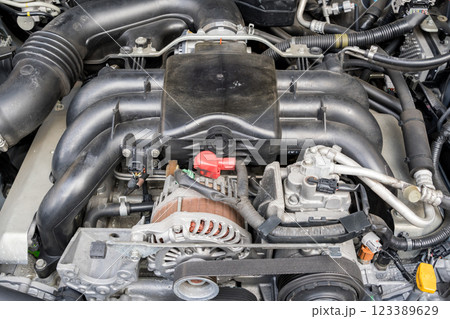 【エンジン】水平対向6気筒のエンジン 123389629