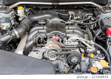 【エンジン】水平対向6気筒のエンジン 123389634